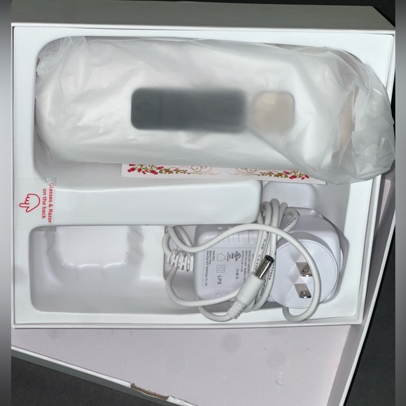 IPL HAIR REMOVAL DEVICE - Picture 2 of 3